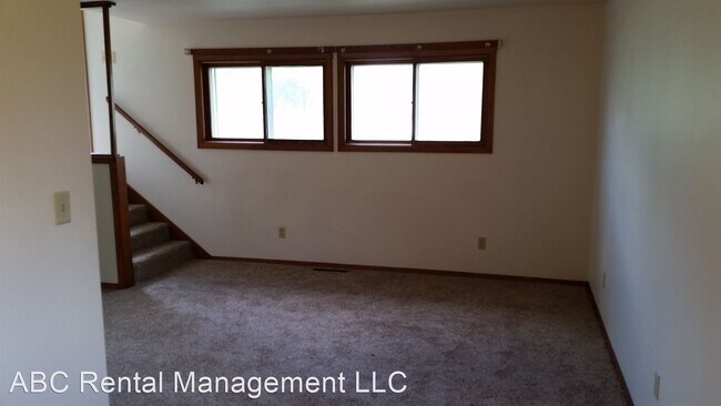 Building Photo - 748-750 Ridgeland Ave