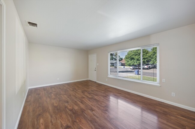 Building Photo - 1135 Agatha Way