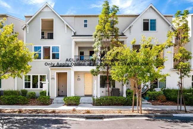 Building Photo - Modern 3BR/3BA Home in Bayshores | 1,542 Sq Ft | Prime Location