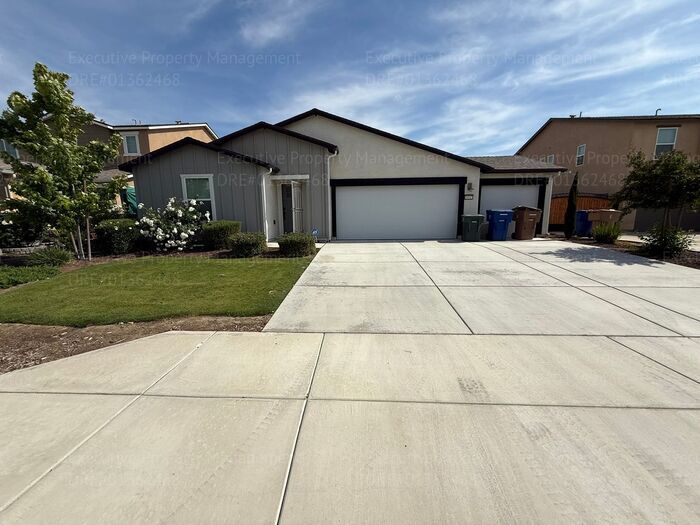 Foto principal - Spacious 4 bedroom/ 3 bathroom home