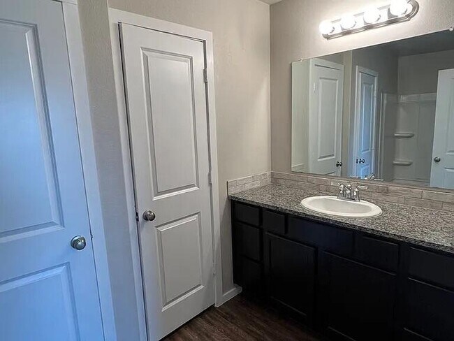 Foto del edificio - 9707 Saratoga Ave