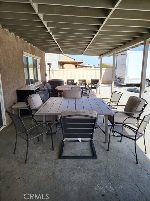 Foto del edificio - 3060 Emerald Ln