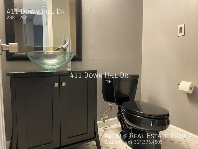 Foto del edificio - 411 Down Hill Dr Amazingly remodeled 2 bed...