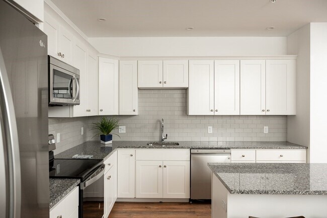 Foto del edificio - 390 Chief Justice Cushing Hwy