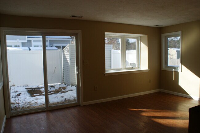 Foto del edificio - 25 Meadow Pond Dr