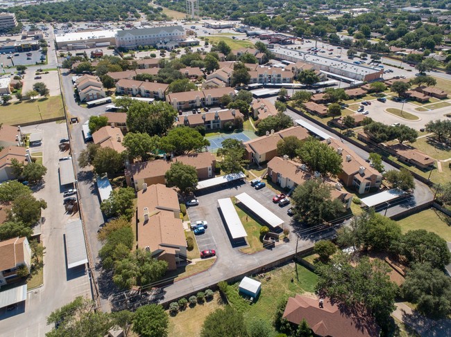 Building Photo - Country Club Villas Abilene