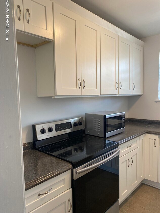 Foto principal - 605 2nd St N