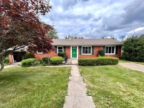 Building Photo - 5136 Yale Dr