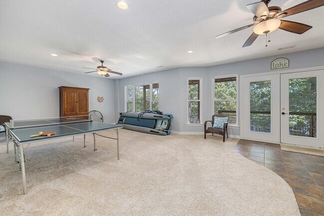 Foto del edificio - 10400 Cedar Rock Rd