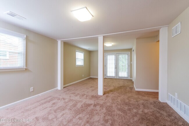 Building Photo - 3422 Peleske Dr