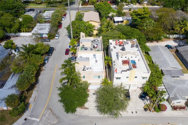 Building Photo - 502 SW 4th Ave
