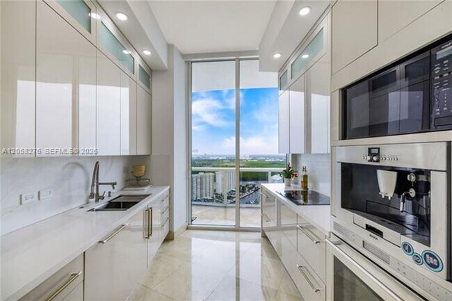 Foto del edificio - 16001 Collins Ave