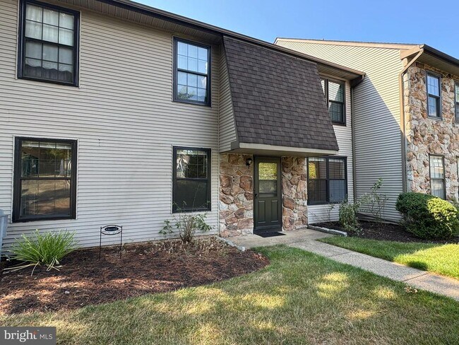 Foto del edificio - 161 Basswood Ct