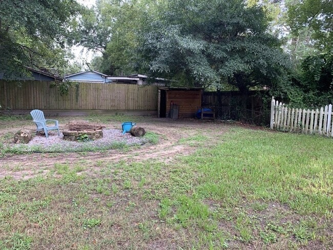 Building Photo - Two Bed Duplex Near Avondale! Great location!
