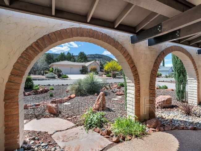 Building Photo - 490 Deer Pass Dr