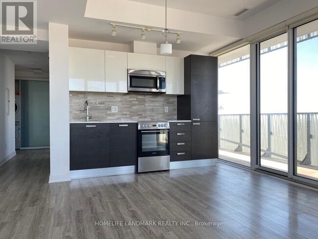 Building Photo - 42 Charles St E