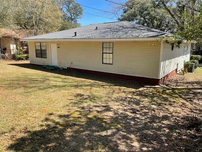 Building Photo - 2133 Hamilton Rd