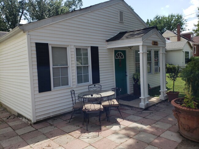 Patio - 323 Howard Ave