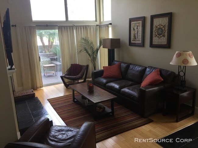 Foto del edificio - 3 bedroom in Valencia CA 91355