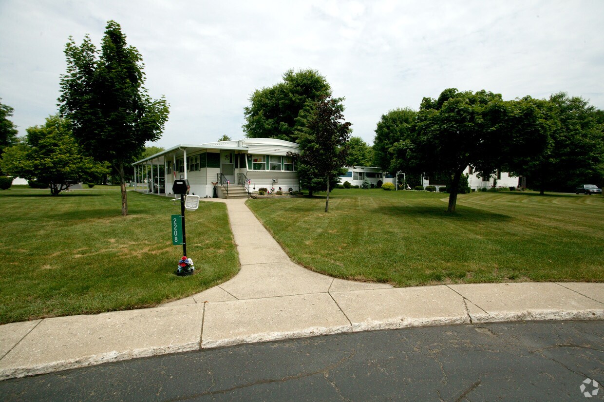 Primary Photo - Country Acres Village