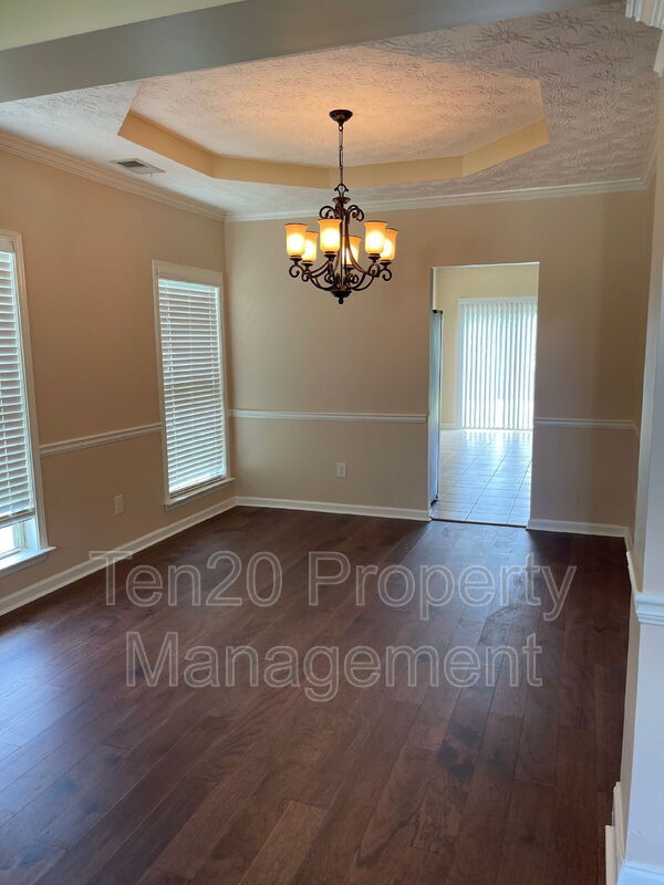 Foto del edificio - 8039 Santee Ct