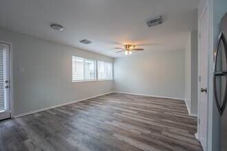 Building Photo - 6247 Elton Knolls St