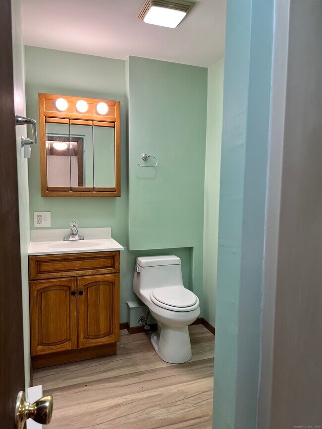 Foto del edificio - 227 Danbury Rd