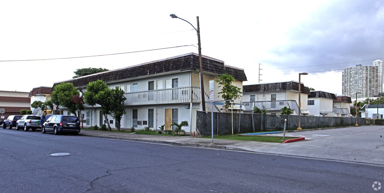 Foto del edificio - PepperTree Apartments