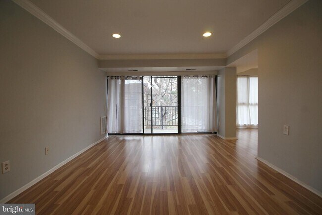 Building Photo - 2032 Royal Fern Ct