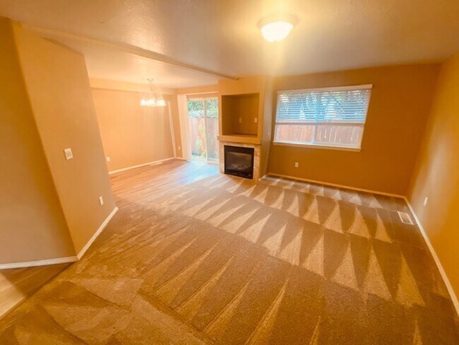 Building Photo - Charming Van Mall Condo