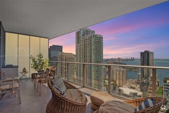 Building Photo - 1010 Brickell Ave