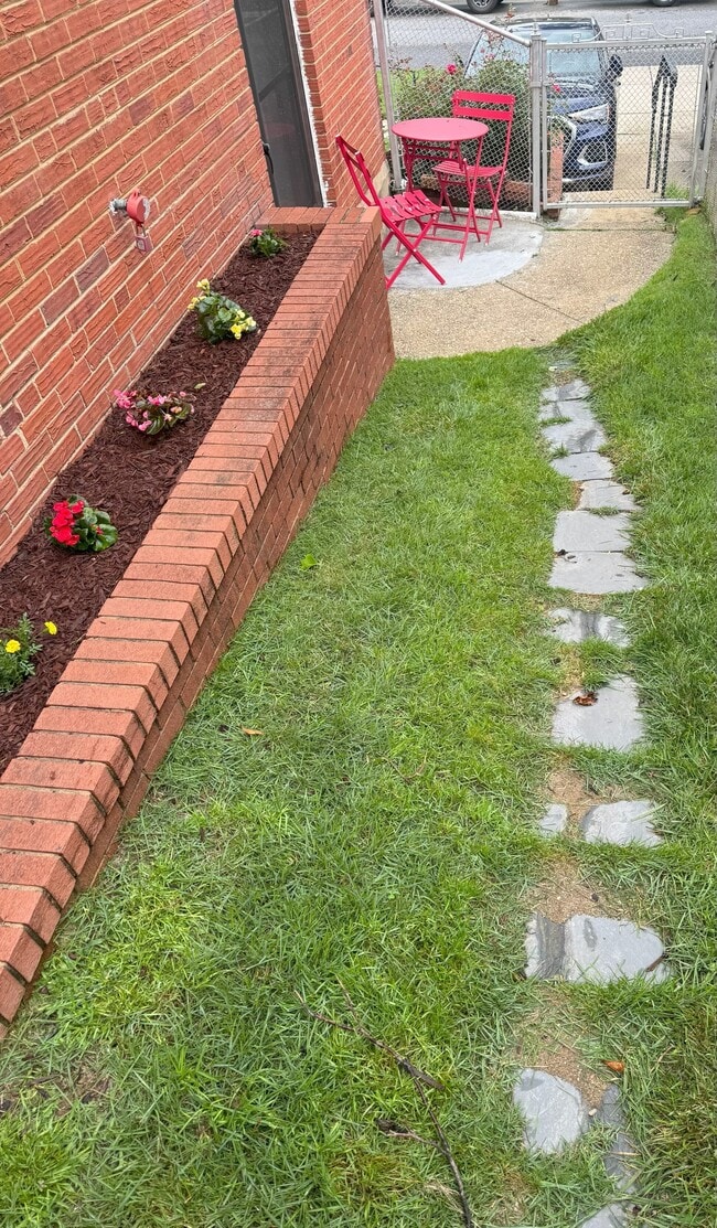 Foto del edificio - 914 Daleview Dr