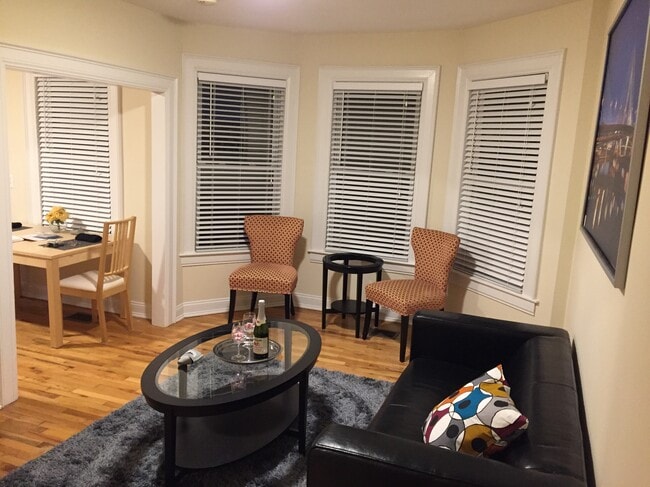 Living room - 119 Pine St