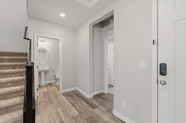 Building Photo - 808 Elmstone Pl