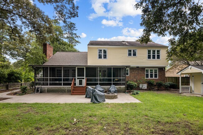Building Photo - 327 Plantation Dr