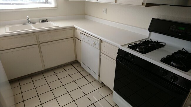 Building Photo - 2847 Blue Bonnet Dr