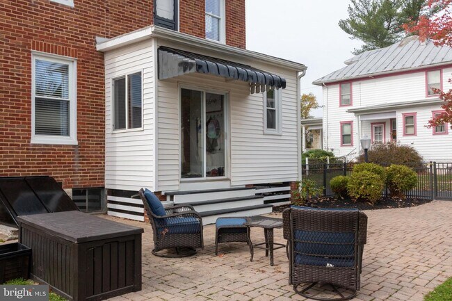 Building Photo - 11111 Hessong Bridge Rd