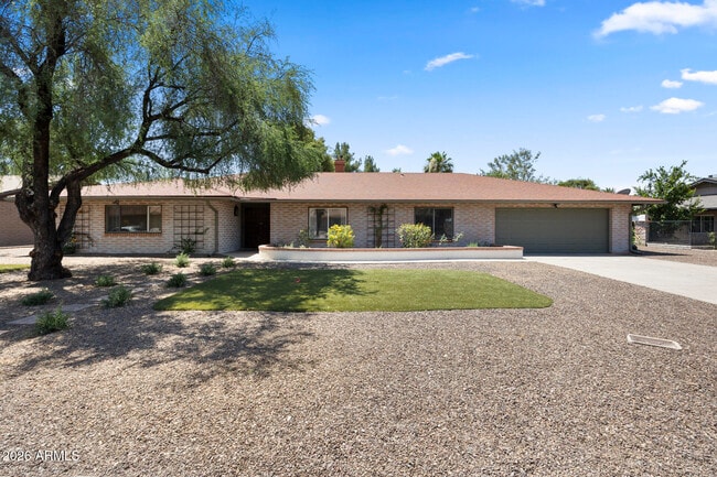 Foto del edificio - 5449 E Larkspur Dr