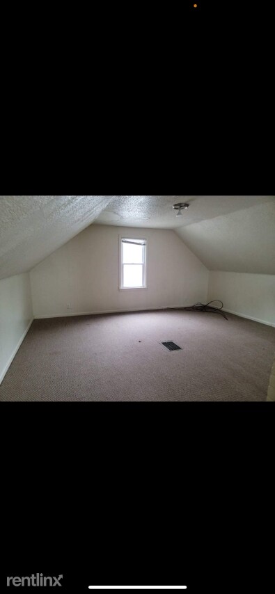 Building Photo - 3 br, 1 bath House - 9575 Longacre St