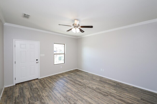 Building Photo - 5811 Moses Lp