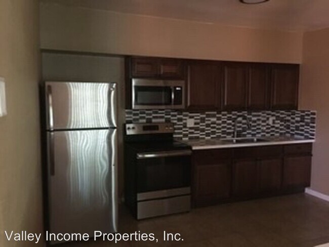 Building Photo - 3631-3637 E Oak St