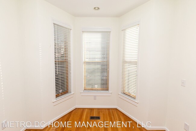 Building Photo - 3 br, 2.5 bath House - 1366 EMERALD ST NE