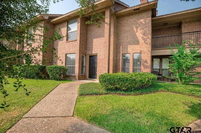 Building Photo - 5809 Hollytree-