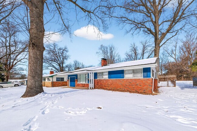 Building Photo - 2321 Noll Dr