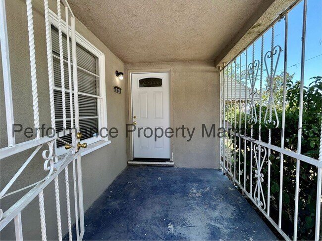 Foto del edificio - Charming 3 Bed/1 Bath in Home w/ RBP & Sec...