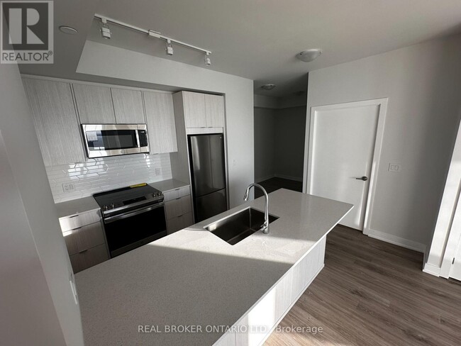 Photo du bâtiment - 4130-4130 Parkside Village Dr