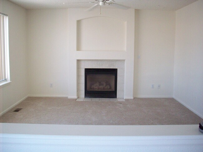 Building Photo - 9542 Castle Ridge Cir