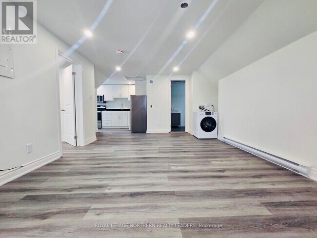 Photo du bâtiment - 177 Lakeshore Rd