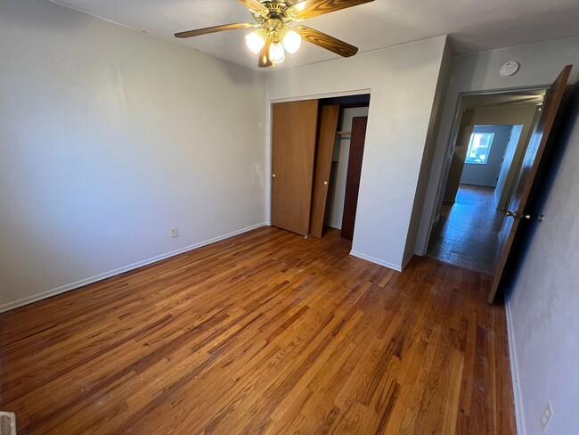 Building Photo - First Floor 1 bedroom Apartment South City