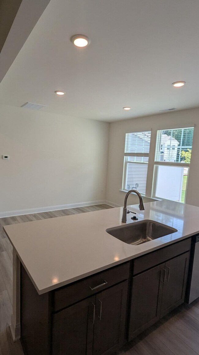 Foto del edificio - 60 Honeydew Wy